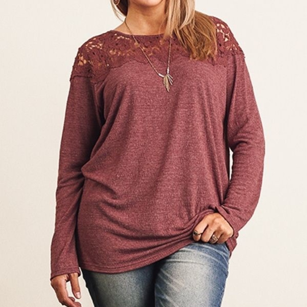 Women’s longe sleeve crocheted top
